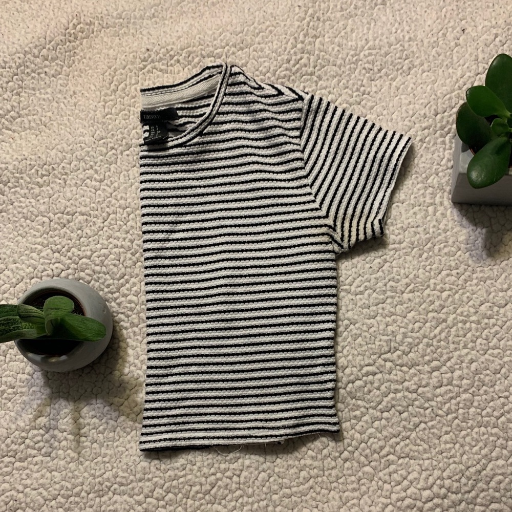 🖤🤍Forever 21 Black and White Stripe Crop Top🤍🖤